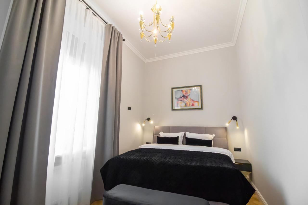 Seveneleven Apartments Černivci Esterno foto