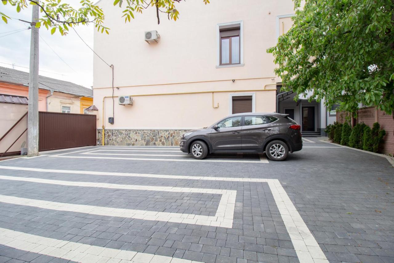 Seveneleven Apartments Černivci Esterno foto