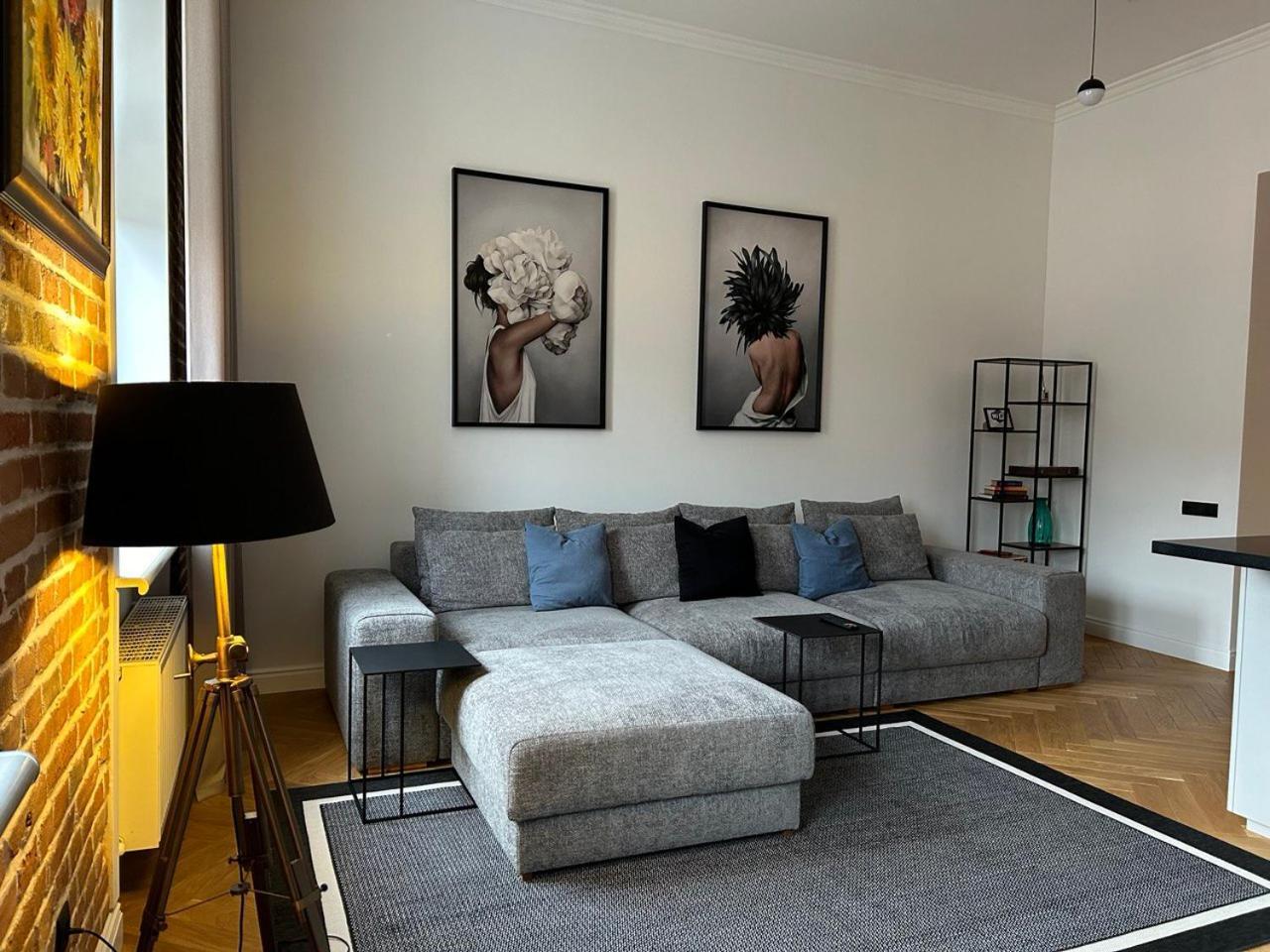 Seveneleven Apartments Černivci Esterno foto